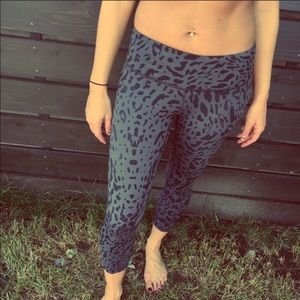 Lululemon leopard print leggings size 4